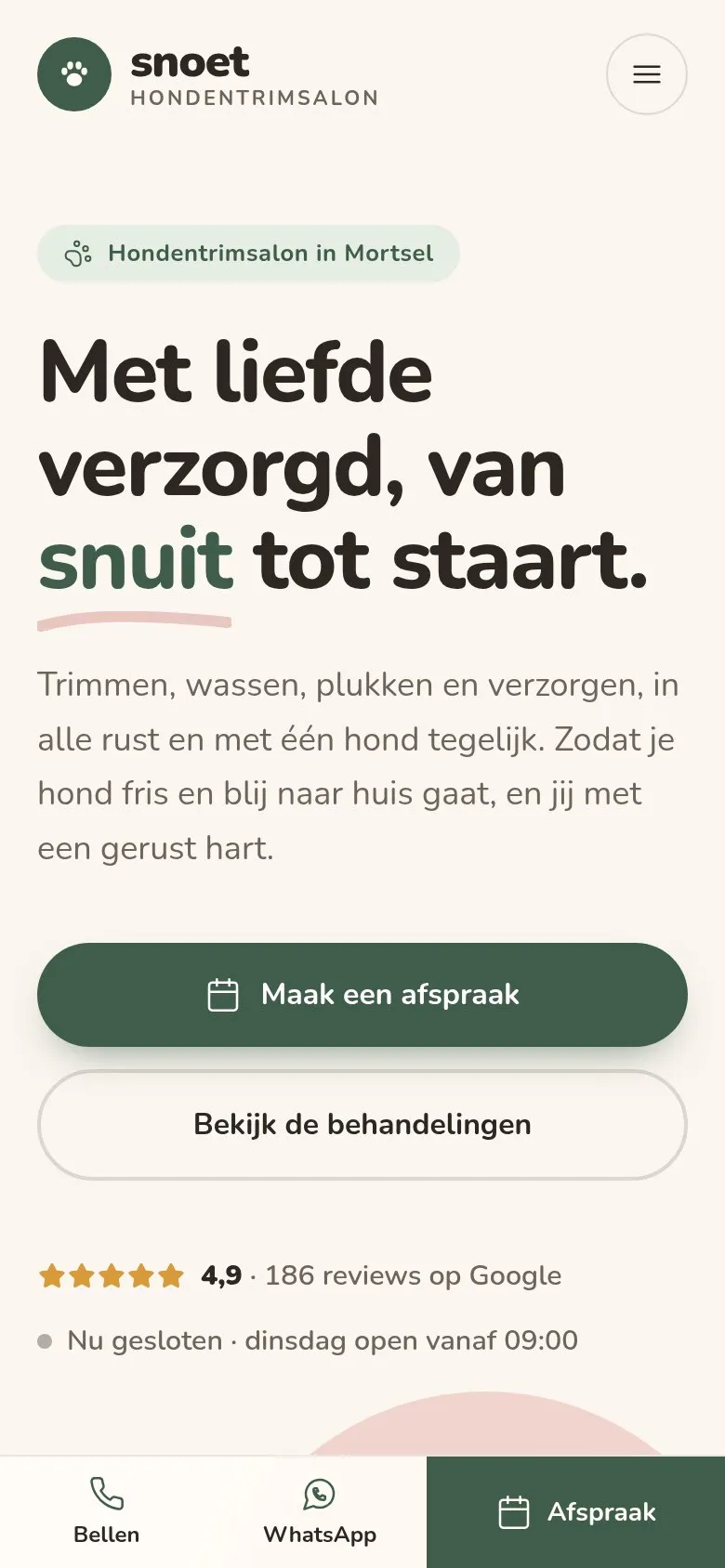 Homepage van Snoet hondentrimsalon op een gsm